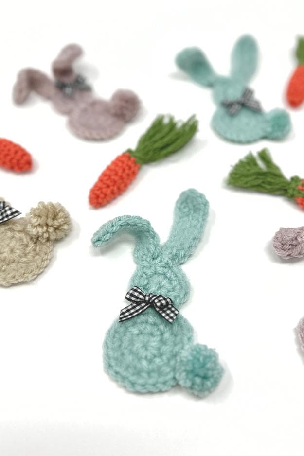 crochet bunny with mini crochet carrots