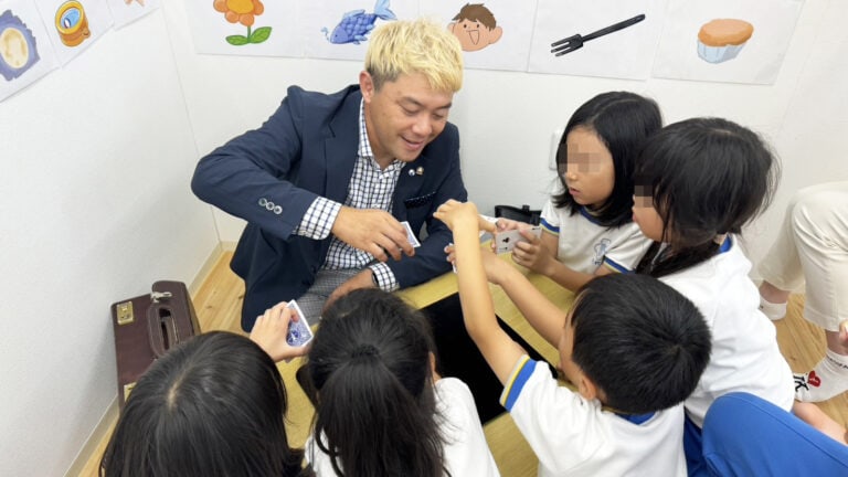 高岡シュタイナー学童保育イベント:プロマジシャンによるマジックショー・マジック体験 1 S 64389131 768x432 1 - 出張マジックショー