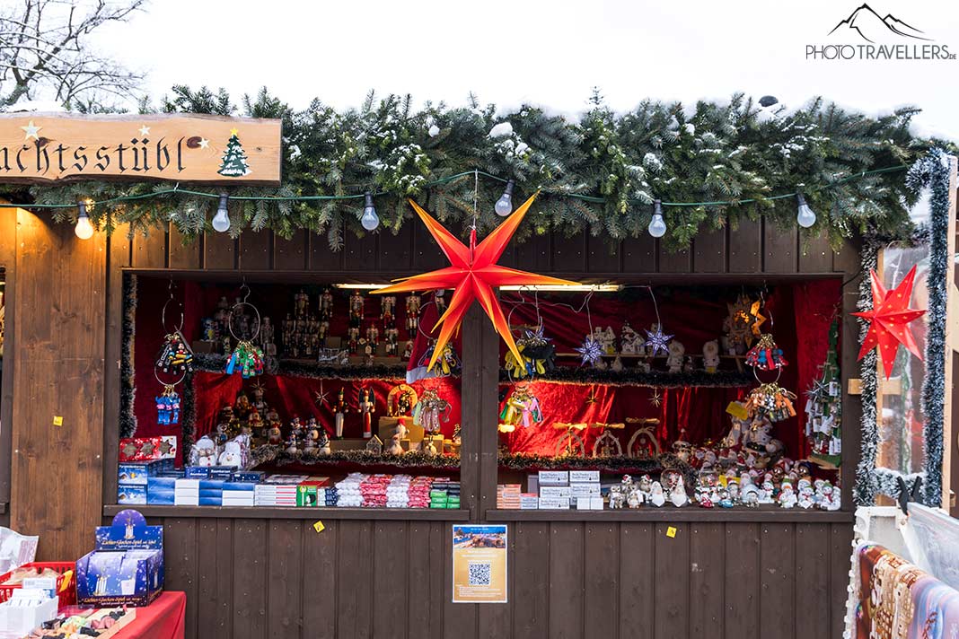 Ein Adventsstand auf dem Weihnachtsmarkt in Marienberg