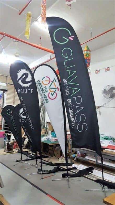 Different sizes of teardrop banner and feather flags