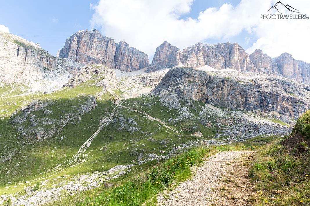 Der Wanderweg hinauf zum Sass Pordoi