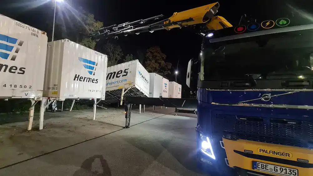 Umgefallene Wechselbrüke wir von energystation aufgestellt und gesichert.