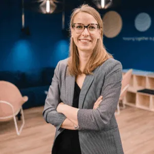 Claudia Schad ist Head of Strategic Sales Claudia Schad ist Head of Strategic Sales bei 1000 Satellites