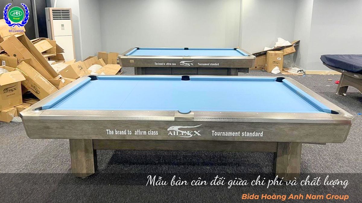 Mẫu bàn cân đối giữa chi phí và chất lượng