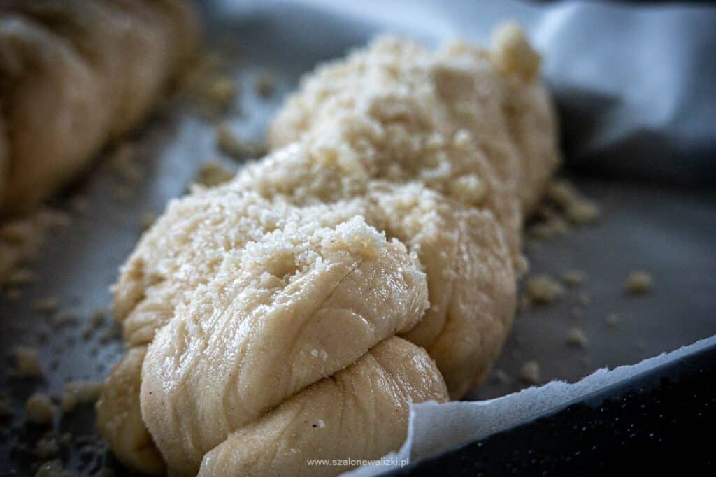 chałka gotowa do pieczenia