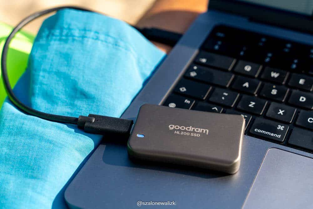 dysk przenośny na podróż