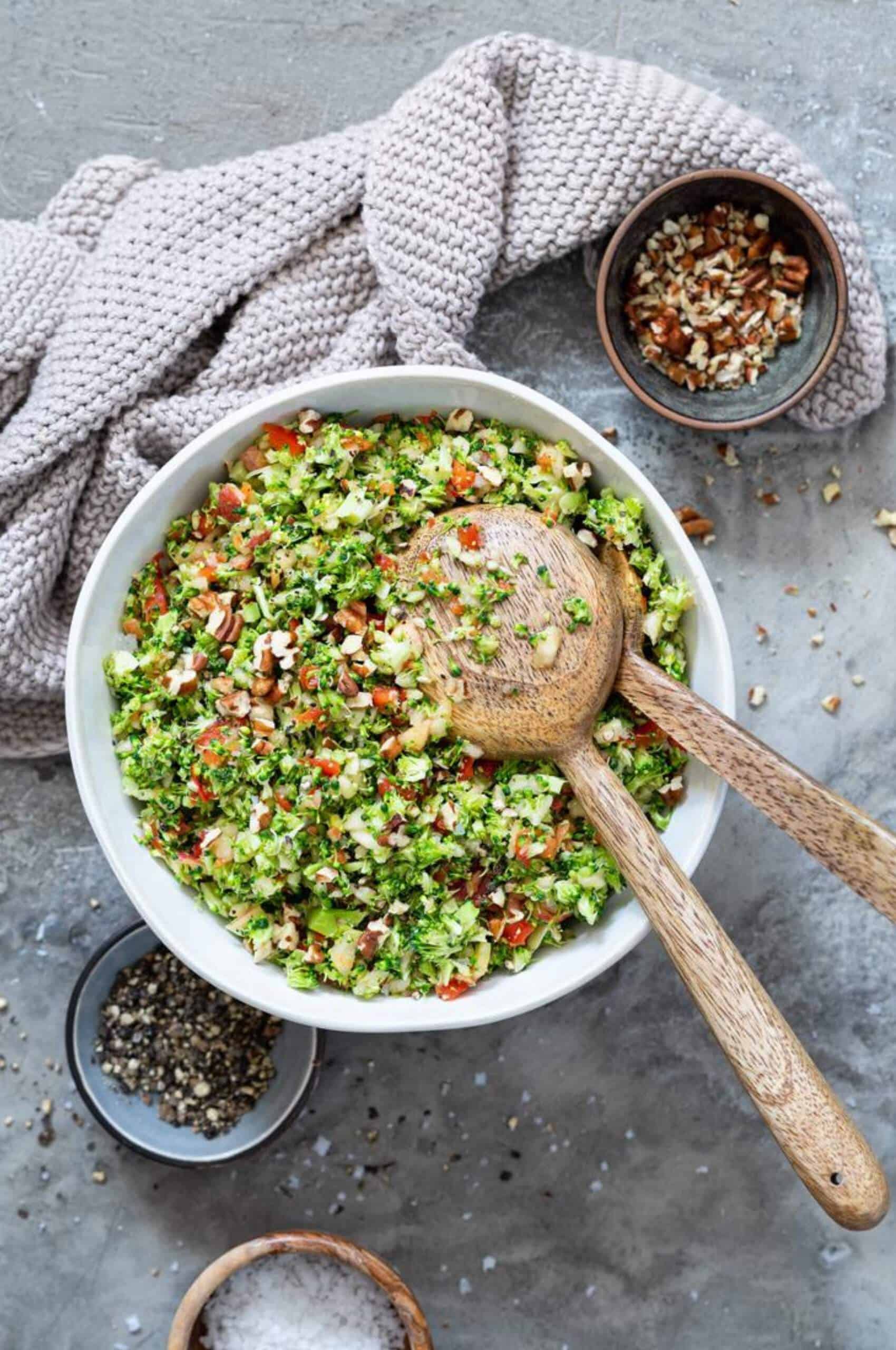 Brokkolisalat Rezept zum Scheinfasten, aber auch lecker auf dem Partybuffet, z. B. zum Grillen