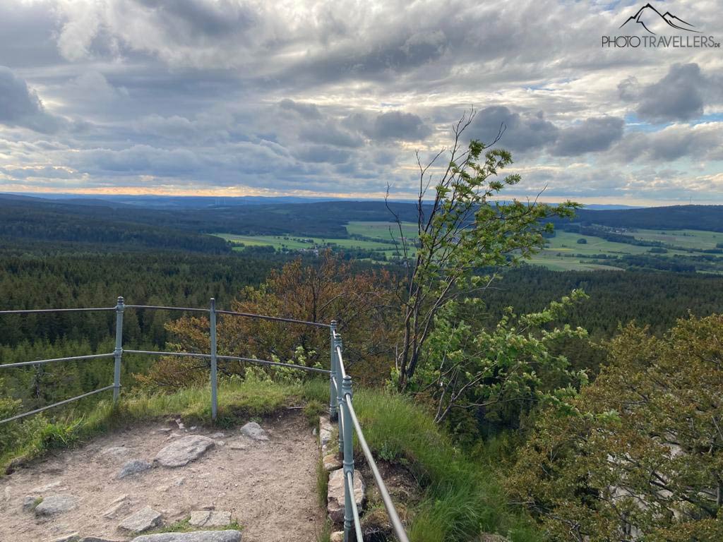 Blick von der Aussichtsplattform auf dem Rudolfstein