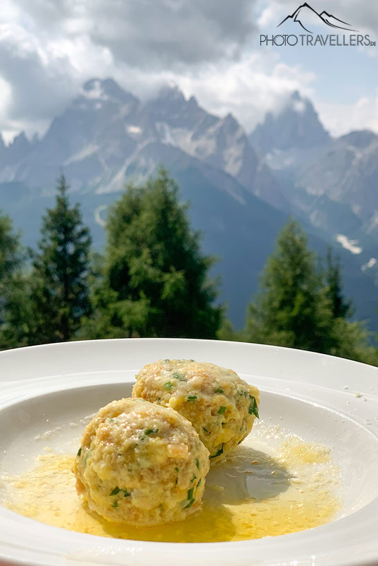 Die fertigen Kasknödel in Butter