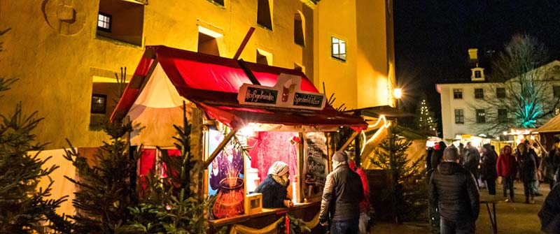 Der Weihnachtsmarkt auf Festung Königsstein, einer der schönsten Weihnachtsmärkte in Deutschland auf einer Burg