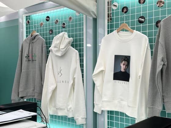 Fans will be able to customize t-shirts, hoodies and more through Weverse by Fans. [CHO YONG-JUN