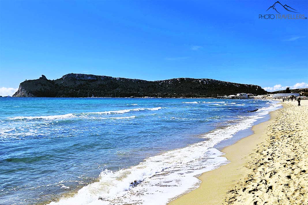 Der Sella del Diavolo stellt die Spitze eines Felsens am Sandstrand Poetto dar