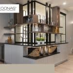 Cocina elegante con estantería abierta, detalles decorativos y diseño modular contemporáneo.
