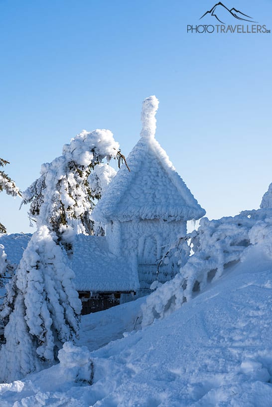 Die vereiste Kapelle auf dem Großen Arber im Winter