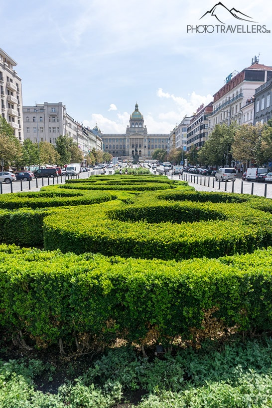 Der bekannte Wenzelsplatz mit dem Nationalmuseum in Prag