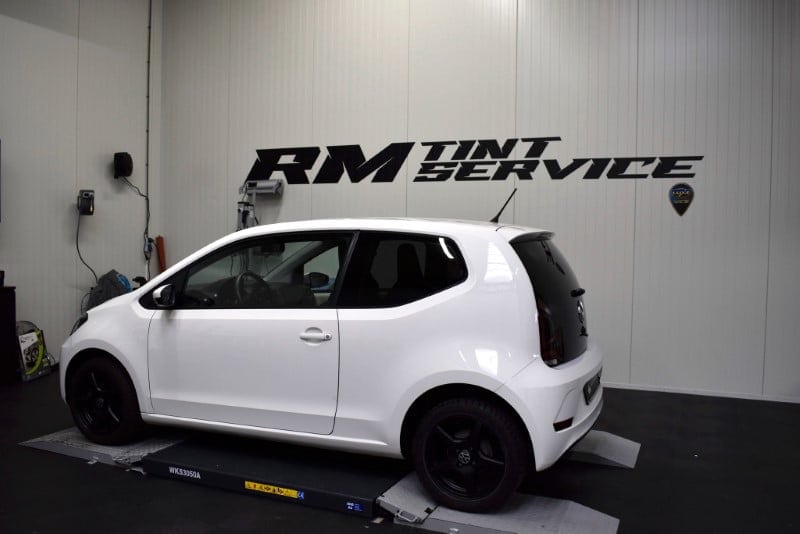 RM tintservice ramen blinderen autoruiten tinten volkswagen up wit (Web)