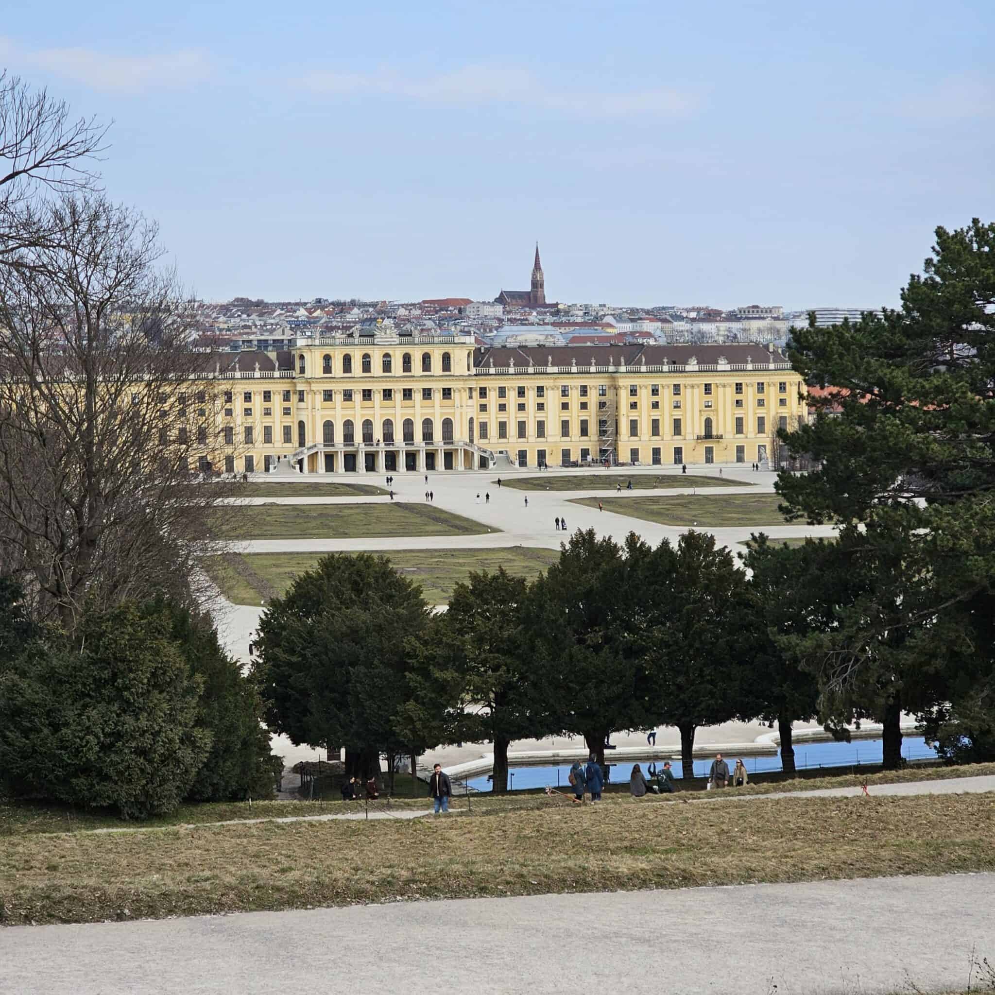Palatul Schönbrunn, văzut dinspre Glorietă