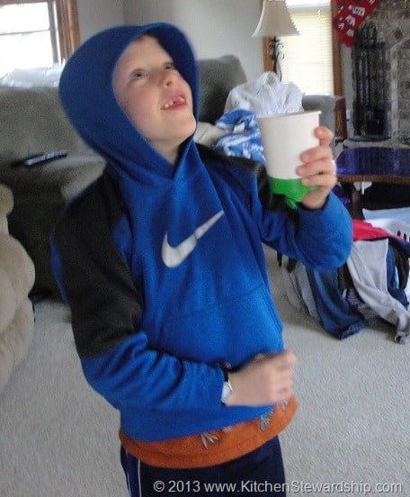 Make Christmas trees and candy canes out of fruits and vegetables! Christmas party ideas including games, real food, and crafts for elementary school kids. Catching the poof ball