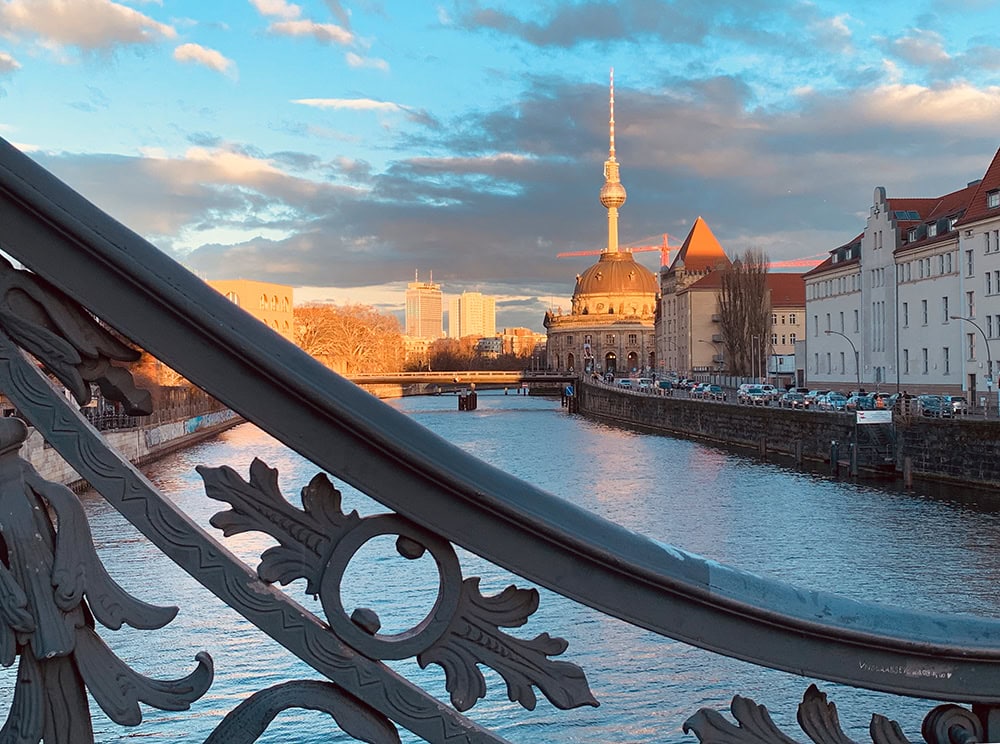Spreefahrten Berlin Friedrichstraße - Weidendammer Brücke Spreefahrten Berlin Friedrichstraße - Weidendammer Brücke