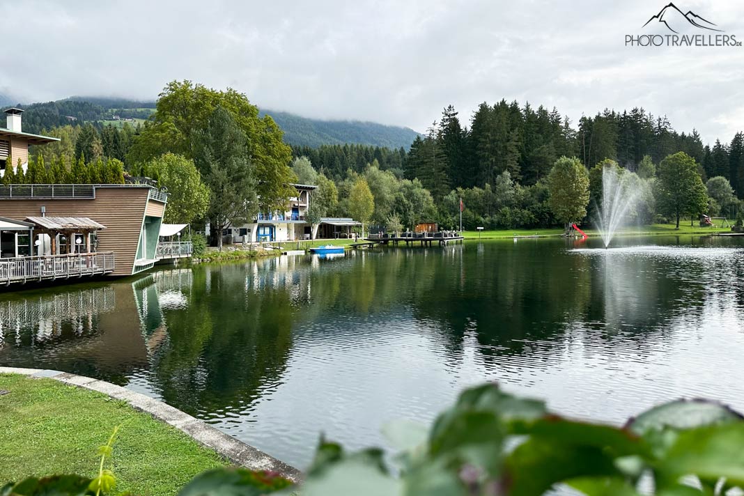 Der Issinger Weiher, ein Naturbadesee in den Dolomiten