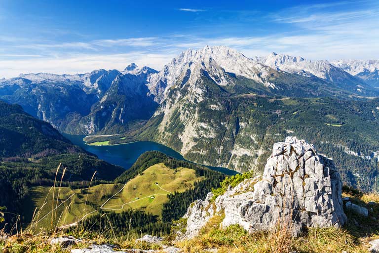 startseite-berchtesgaden-leichte-wanderungen-3 Blick vom Jenner-Gipfel auf Königssee und Watzmann