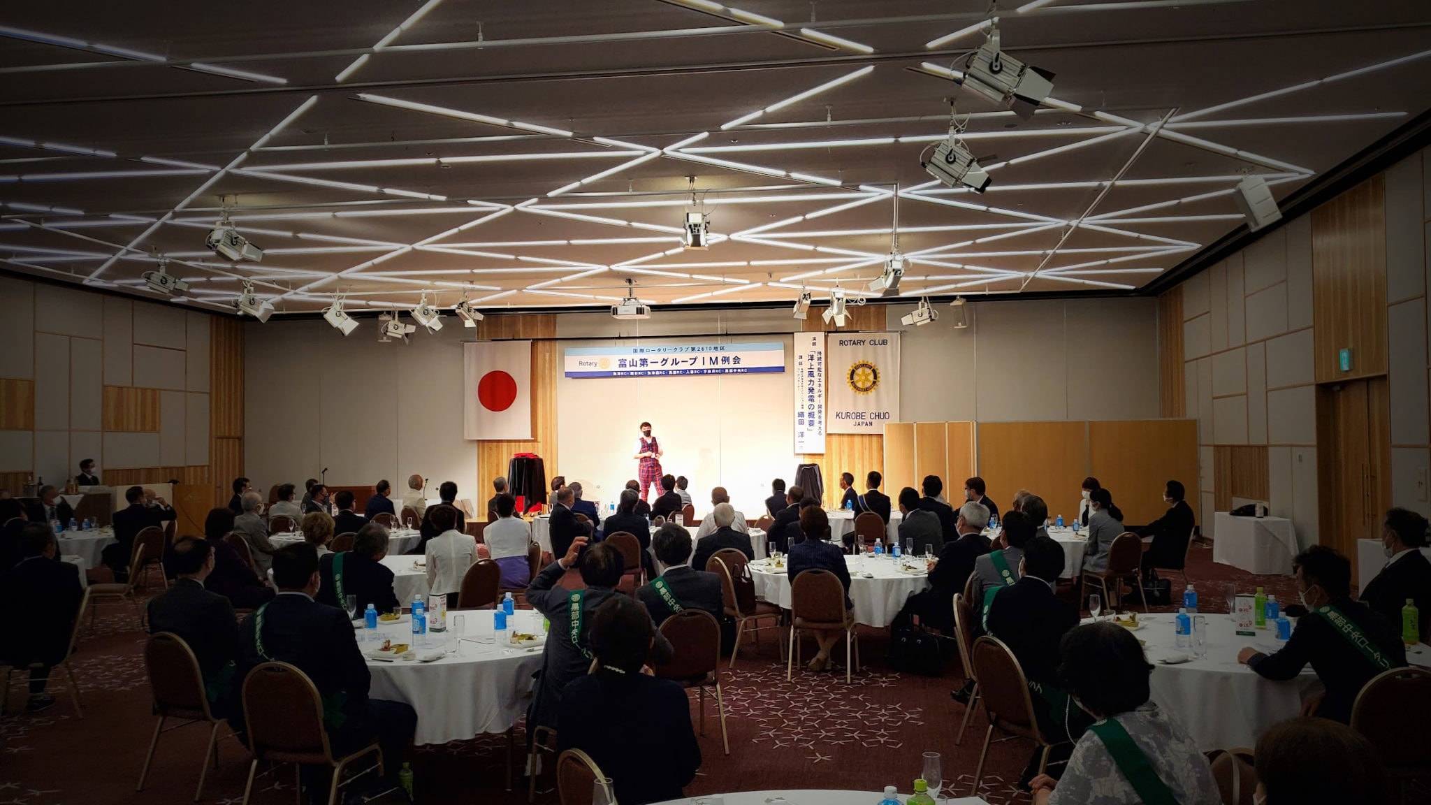 本日はロータリークラブさんのイベントに出演!コロナ前は当たり前だったこのようなパーティー出演が、今は特別に感じられる!感謝と喜びでショーマンシップ全開!皆様の反応がうれしかった☆ 5 20220619 172258 - 出張マジックショー