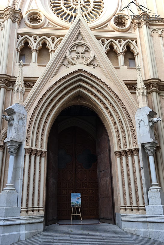 Der Eingang zur Jesuitenkirche in Málaga