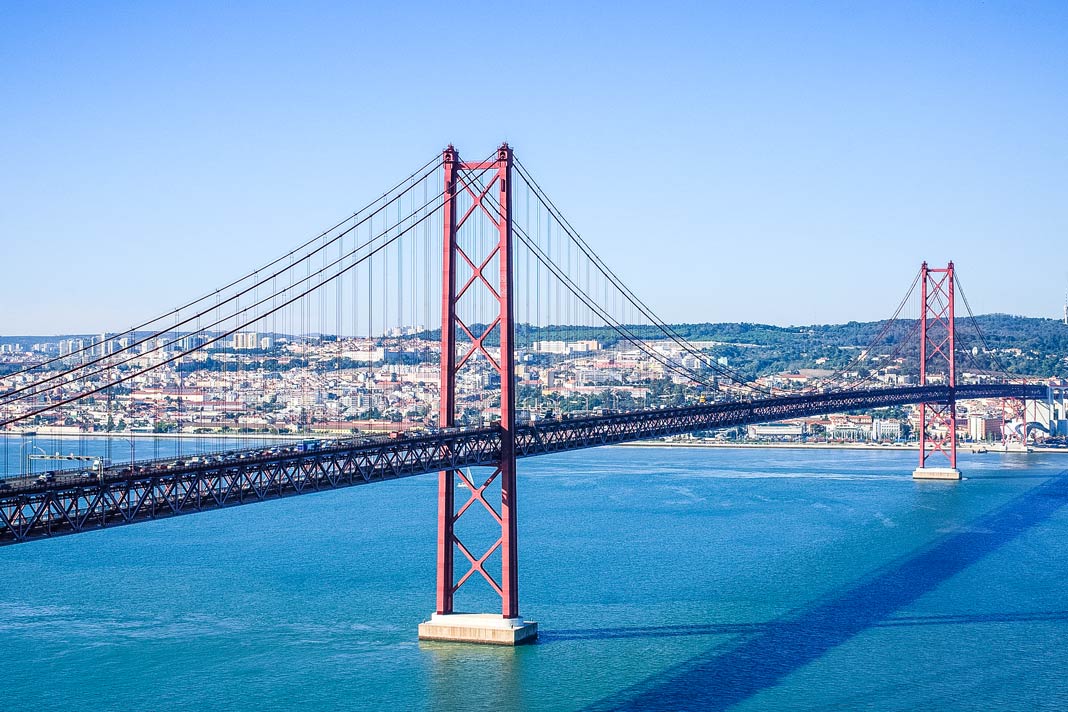 Die Brücke Ponte 25 de Abril
