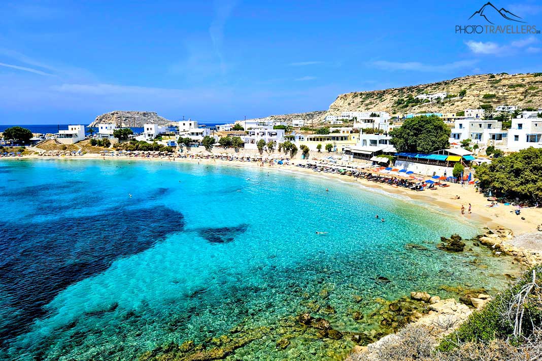 Der Blick auf den Potali Beach mit türkisem Wasser auf Lefkos