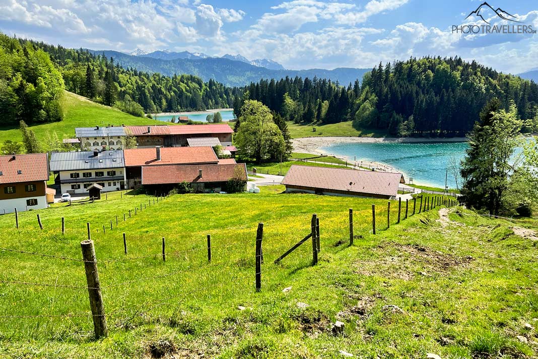 Blick von oben auf Sachenbach am Walchensee