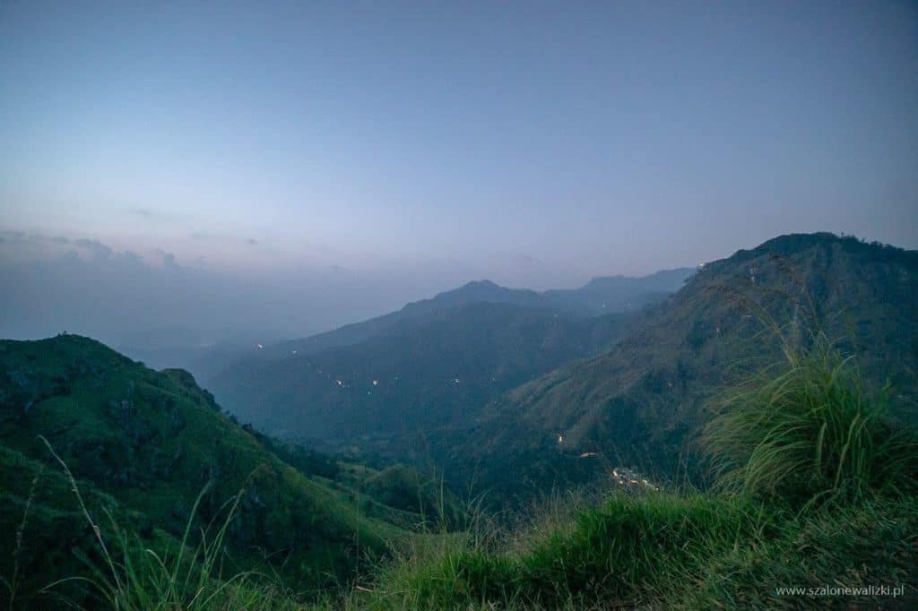 little adams peak - widok na góry przed wschodem słońca