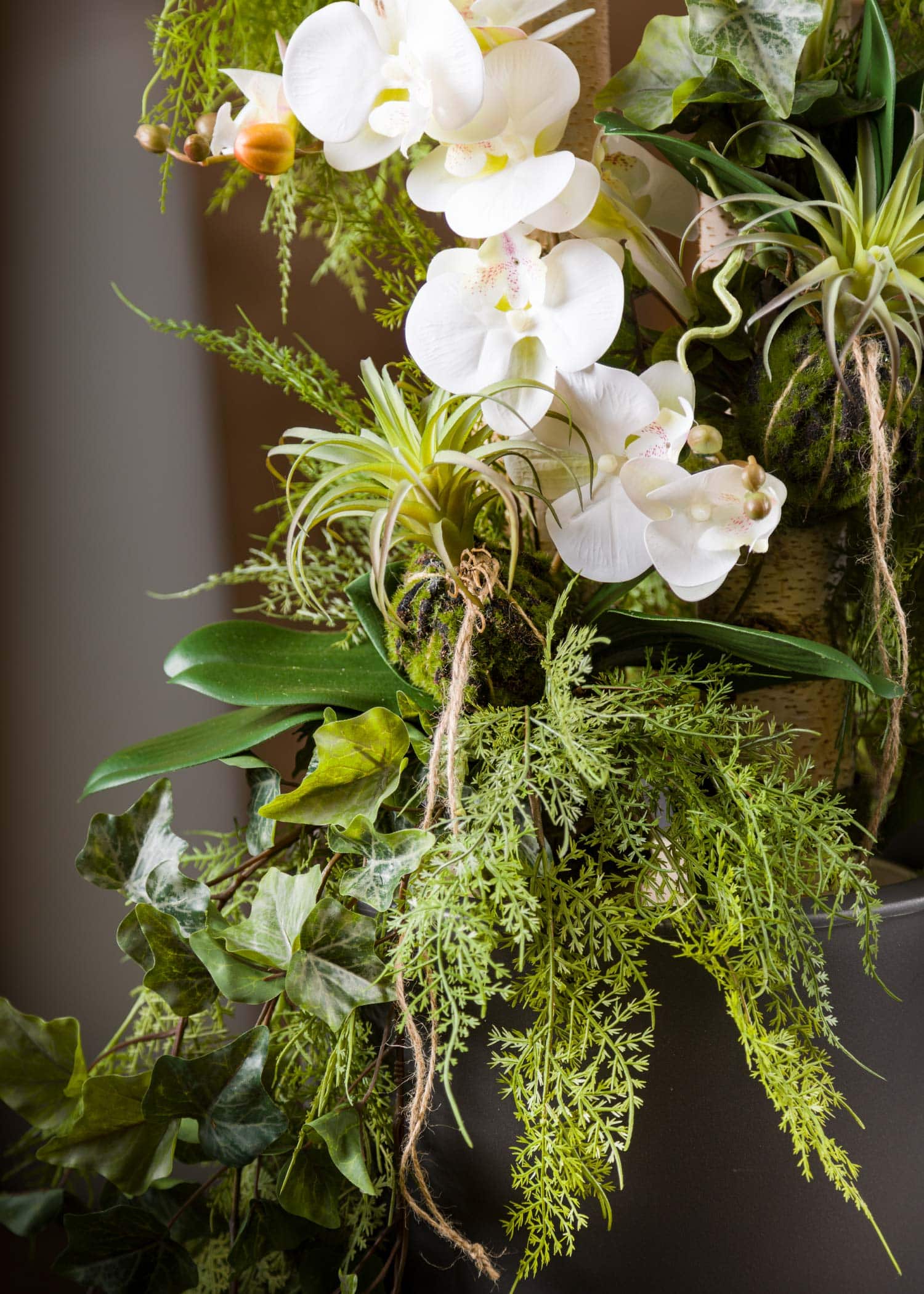ettaglio-Centrale-Composizione-Orchidee-bianche