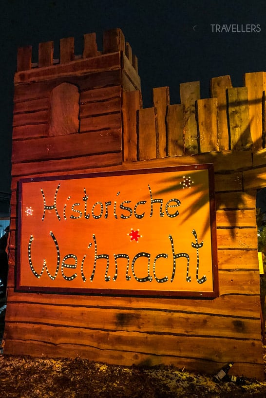 Ein mittelalterliches Häuschen auf dem Weihnachtsmarkt auf dem RAW-Gelände in Berlin
