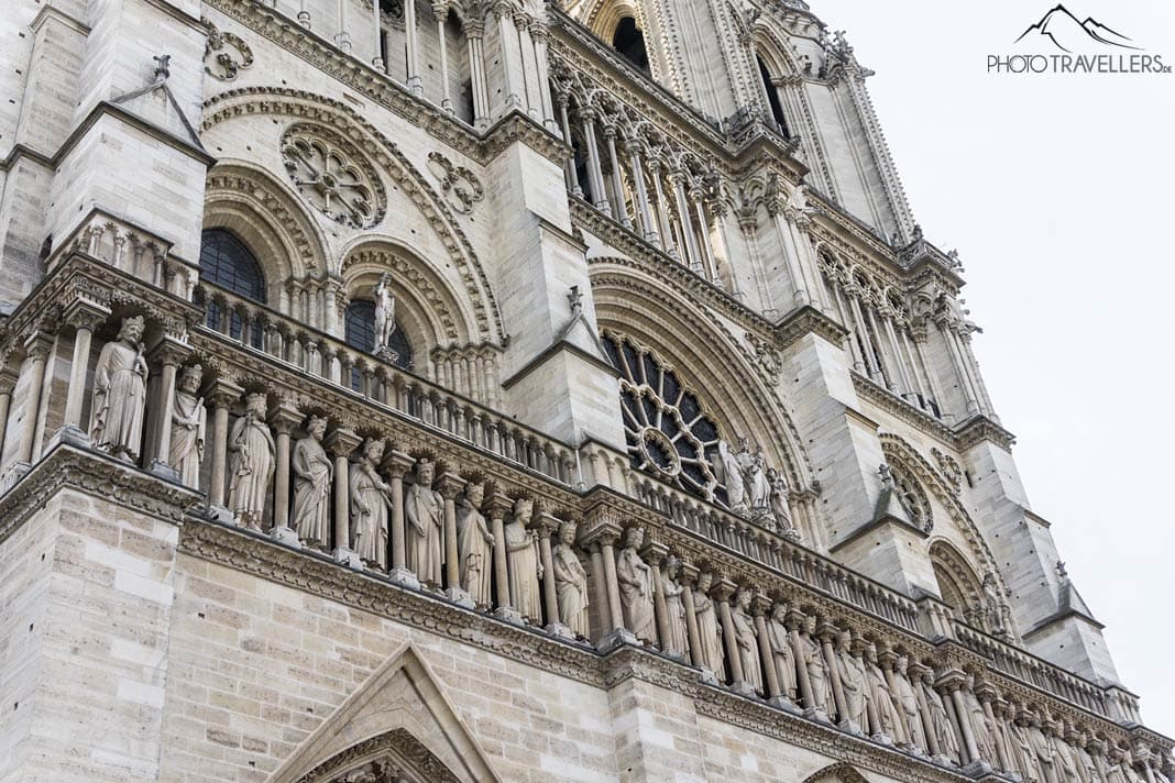 Die Fassade der Kirche Notre Dame in Paris