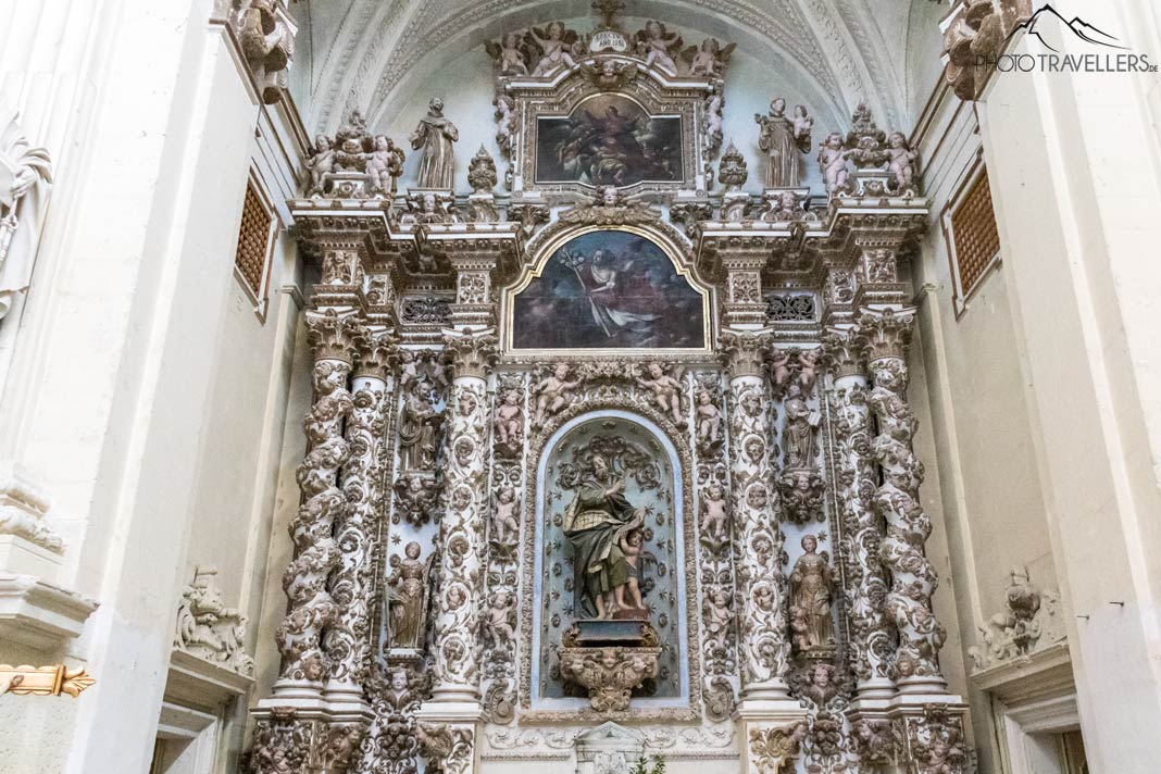 Der imposante Altar in der Chiesa di San Matteo