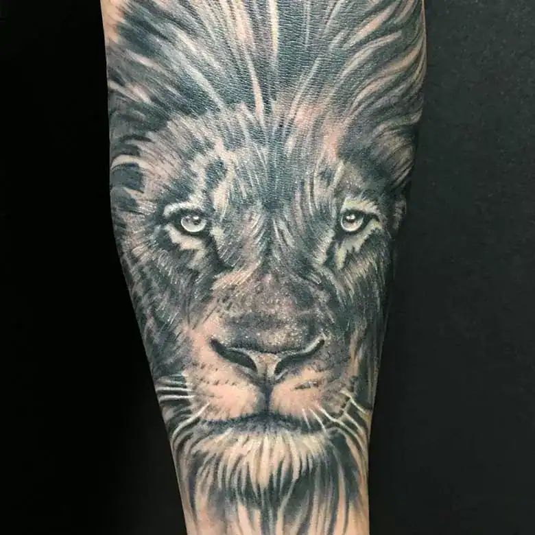 Realistic, Black & Grey Tattoos realistic Löwenkopf Tattoo München