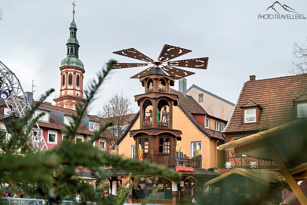 Die Weihnachtspyramide auf dem Offenburger Weihnachtsmarkt
