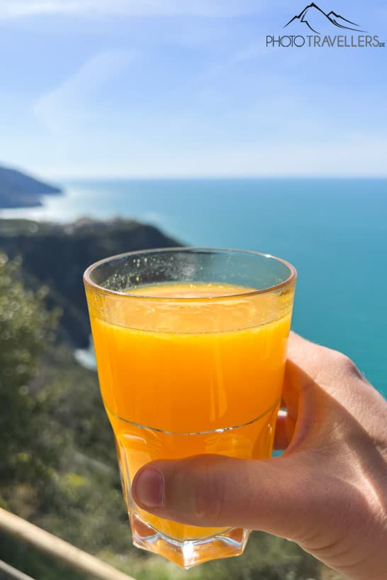 Ein Orangensaft in der Bar Il Gabbiano auf dem Wanderweg Sentiero Azzurro