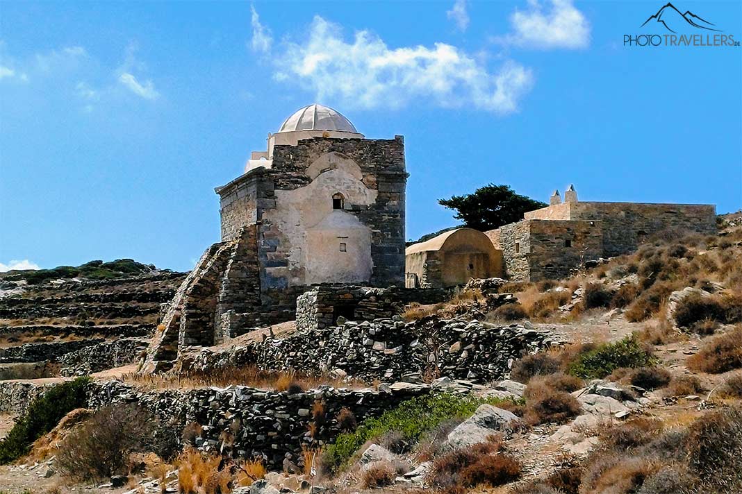 Auf dem renovierten Steinbau der Kirche Episkopi sitzt eine weiße Kuppel