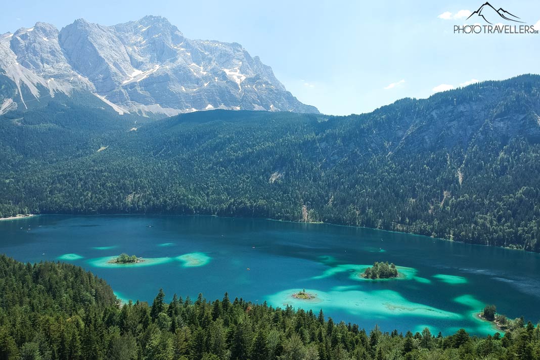 Der Blick auf den Eibsee mit den Inseln und die Zugspitze