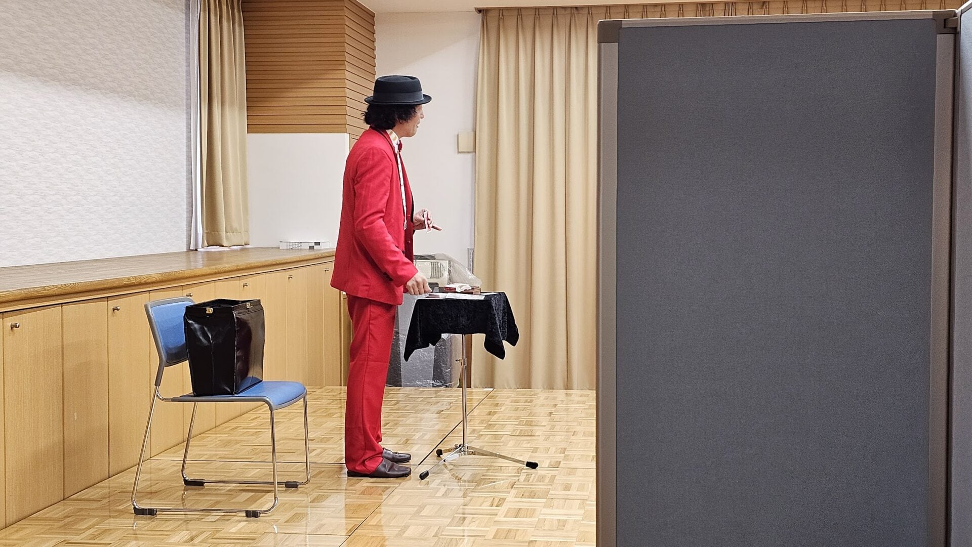 公民館イベント:コンプレッサー&ともやんのマジックショー 2 マジシャン ともやん