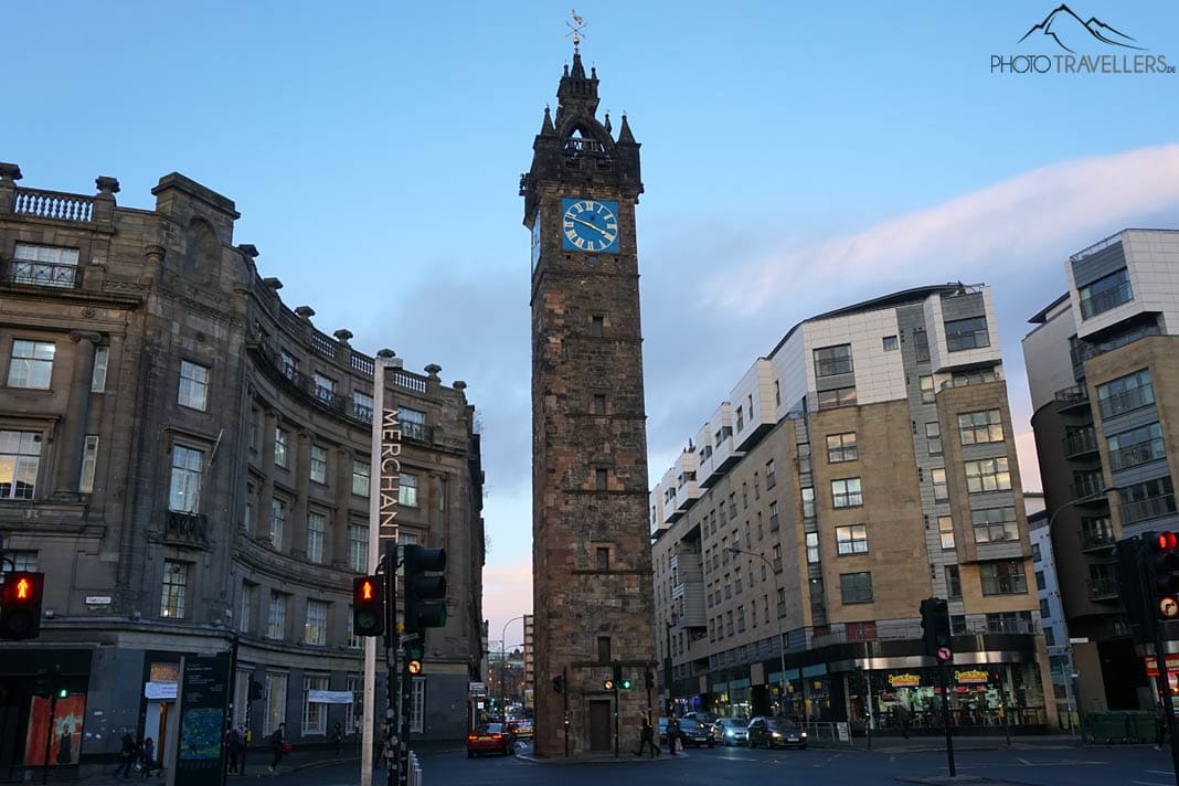 Der Turm Tolbooth Steeple in Glasgow im Dämmerlicht