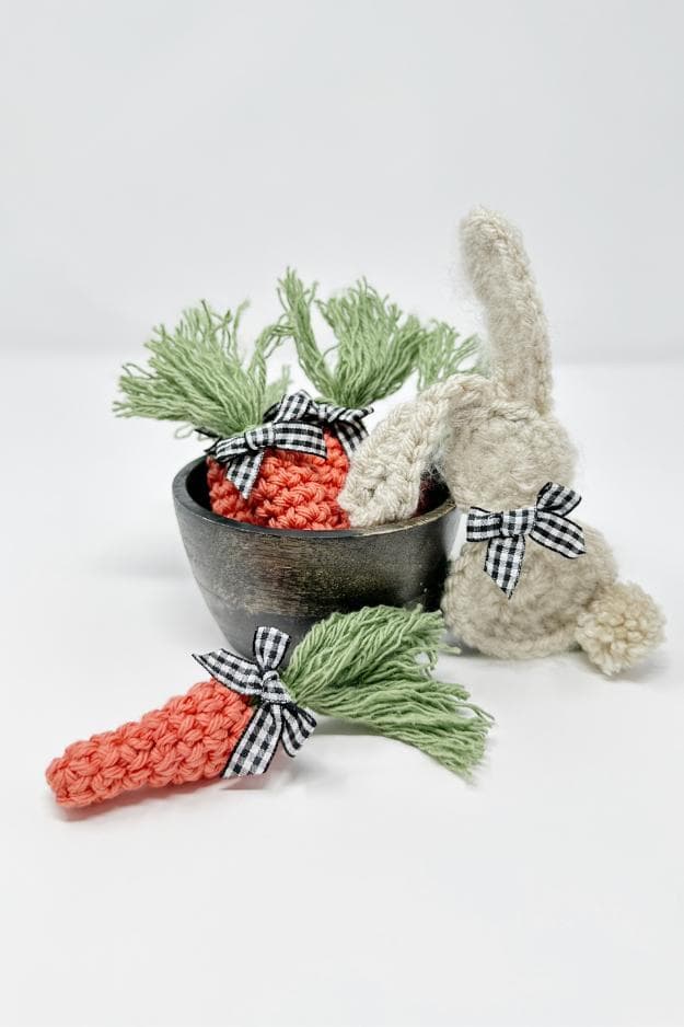 crochet bunny with mini crochet carrots