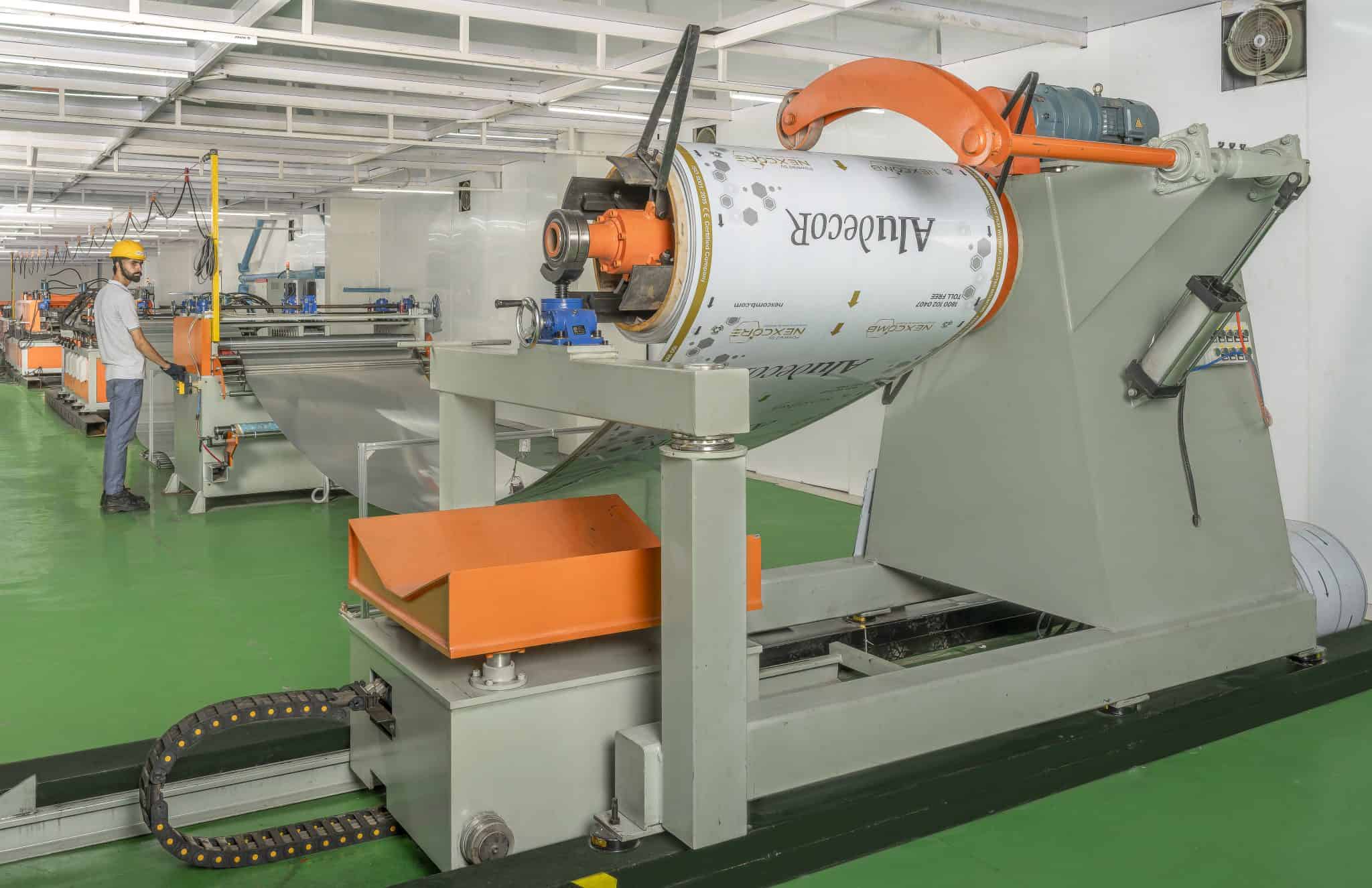 Fully automated Nexcomb manufacturing line - Aludecor
