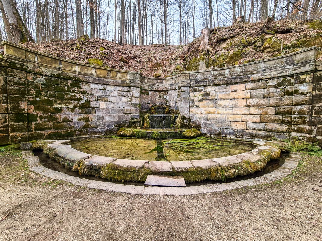 Die Sophienquelle mutet wie ein altes Amphitheater an