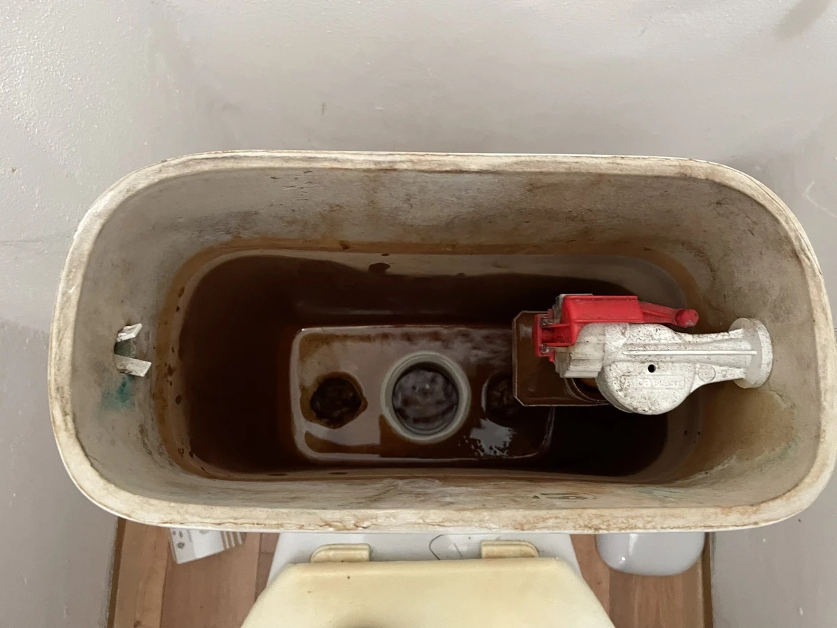 Oprava protékajícího záchodu