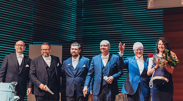 Bild von Felix Schneider bei der 10Jahrfeier mit seiner Familie