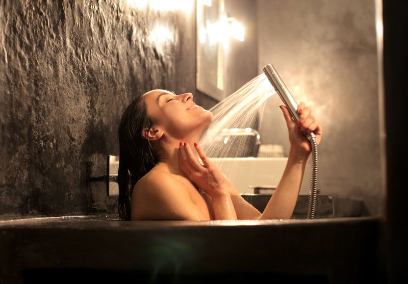 Duschen in der Badewanne – Tipps und Tricks duschen-in-badewanne