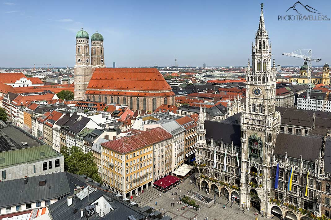 Blick auf Marienplatz, Neues Rathaus und Frauenkirche, München