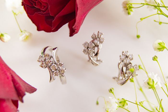 El Monte La Caja de Canarias - Subasta febrero 2022 - Juego sortija y pendientes